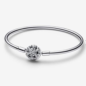 Brand new Pandora moments sparkling snowflake clasp bangle